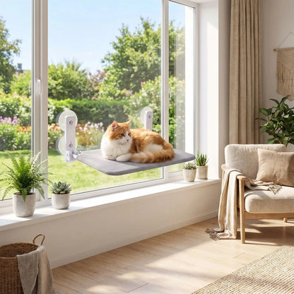 chat se repose sur son hamac pour chat